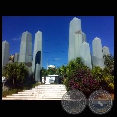 HOMENAJE A LA HEROICA GENERACIÓN DEL 32 AL 35 - Conjunto escultórico DE HERMANN GUGGIARI - Año 1987